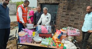 Little help was given : डॉ अनुराग श्रीवास्तव द्वारा सामग्री सहित तमाम दैनिक उपयोग की वस्तुएं प्रदान कर अल्प सहायता की गई ?
