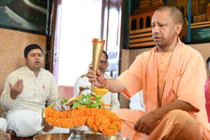 Yogi performed Rudra Abhishek : सावन का पहला दिन: सीएम योगी ने किया रुद्राभिषेक, प्रदेशवासियों के लिए सुख-समृद्धि की कामना ?