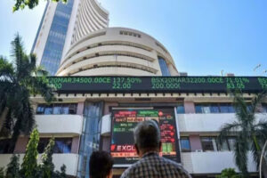 Purchases made : सेंसेक्स 247 अंक गिरकर बंद, मिडकैप और स्मॉलकैप में हुई खरीदारी