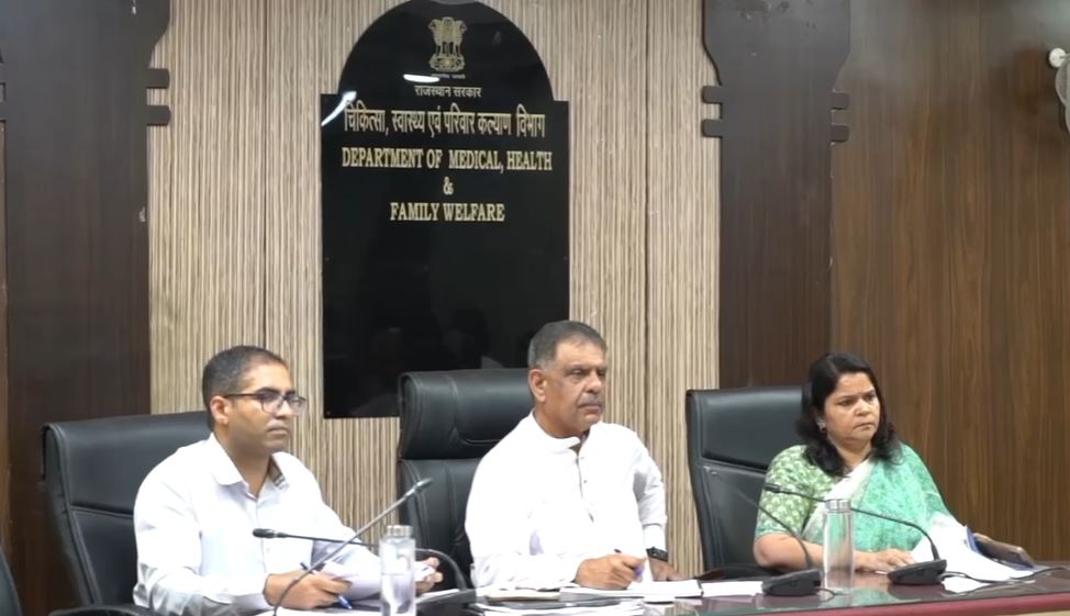 Medical Minister reviewed the: चिकित्सा मंत्री ने की समीक्षा, मौसमी बीमारियों से बचाव के लिए पुख्ता प्रबंधन करने के दिए निर्देश