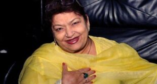 मुंबई । बॉलीवुड में जब भी कोरियोग्राफर की बात होती है, तो दिमाग में सरोज खान का नाम सबसे पहले आता है। बेशक आज वह हमारे बीच नहीं हैं, लेकिन उनकी यादें, उनका जज्बा और उनके शानदार डांस मूव्स आज भी हमारे दिलों में बसे हुए हैं। 3 जुलाई 2020 को कार्डियक अरेस्ट के चलते उनका निधन हो गया था। 71 साल की उम्र में उन्होंने आखिरी सांस ली और पीछे छोड़ गईं अपना जोश और कभी हार न मानने की ताकत। वह अपनी पूरी जिंदगी नाचती रहीं, झूमती रहीं। सरोज खान का असली नाम निर्मला नागपाल था। उनकी अदाओं में वो खास बात थी जो हर गाने को और भी खास बना देती थी। उन्होंने माधुरी दीक्षित, श्रीदेवी, ऐश्वर्या राय जैसी बड़ी अभिनेत्रियों को डांस सिखाया। उनके अंदर गुरु की गंभीरता और मां की ममता एक साथ बसी थी। वह जितनी सख्त नजर आती थीं, उतनी ही कोमल दिल की भी थीं। बॉलीवुड के मशहूर कोरियोग्राफर बॉस्को मार्टिस ने अपने एक इंटरव्यू में बताया कि कैसे उन्होंने और उनके पार्टनर सीजर ने पश्चिमी डांस स्टाइल्स को बॉलीवुड में लाने की कोशिश की, लेकिन सबसे ज्यादा डर उन्हें सरोज खान जी के गुस्से का था। बॉस्को मार्टिस ने कहा, ''मैं और मेरा साथी सीजर, जब हम अपने डांस स्टाइल को बॉलीवुड में लाने की कोशिश कर रहे थे, तो हमें सिर्फ सरोज खान का डर था, क्योंकि वह पारंपरिक और भारतीय स्टाइल की मल्लिका थीं। लेकिन, जब उनसे करीब से मुलाकात हुई, तो पता चला कि वह असल में भारतीयता की शुद्धता को बचाए रखना चाहती थीं। उन्होंने हमें अपने साथ काम करने का मौका दिया, आशीर्वाद दिया और हमें हमेशा प्रोत्साहित किया।'' उन्होंने आगे कहा, ''मैं अपने आप को खुशनसीब मानता हूं कि मैंने उनकी छांव में डांस को बेहतर तरीके से जाना। मुझे याद है, 'डांस इंडिया डांस' के सेट पर उन्होंने मेरी तारीफ में 100 रुपये का इनाम दिया था। उस पल की खुशी बयान करना नामुमकिन है। उनकी मां जैसी ममता और सख्त अंदाज दोनों एक साथ देखने को मिलते थे।'' सरोज ने अपने करियर की शुरुआत महज 3 साल की उम्र में बतौर चाइल्ड आर्टिस्ट फिल्म 'नजराना' से की थी, लेकिन उनका झुकाव धीरे-धीरे डांस की तरफ होता गया। शुरुआती दिनों में वह बैकग्राउंड डांसर के तौर पर काम करती थीं और 13 साल की उम्र में ही उन्होंने कोरियोग्राफी सीखनी शुरू कर दी। उन्होंने मशहूर डांस डायरेक्टर बी. सोहनलाल के असिस्टेंट के तौर पर काम किया और डांस की बारीकियों को गहराई से जाना। उनके करियर का असली मोड़ तब आया जब उन्हें स्वतंत्र रूप से कोरियोग्राफर बनने का मौका मिला। फिल्म 'गीता मेरा नाम' से उन्होंने बतौर स्वतंत्र कोरियोग्राफर शुरुआत की, लेकिन पहचान 1986 में आई फिल्म 'नगीना' के सुपरहिट गाने 'मैं तेरी दुश्मन' से मिली। इस गाने में श्रीदेवी के जबरदस्त डांस ने दर्शकों का दिल जीत लिया और सरोज खान की भी लोकप्रियता बढ़ी। इसके बाद 1987 में 'मिस्टर इंडिया' का गाना 'हवा हवाई' जिसने उन्हें घर-घर में मशहूर कर दिया। सरोज खान का करियर उस वक्त सातवें आसमान पर पहुंच गया, जब 1988 की फिल्म 'तेजाब' का 'एक दो तीन' गाना कोरियोग्राफ किया। इस गाने ने न सिर्फ माधुरी को रातोंरात स्टार बना दिया, बल्कि सरोज खान को भी 'हिट मशीन' का दर्जा दिला दिया। इस गाने की सफलता इतनी बड़ी थी कि फिल्मफेयर अवॉर्ड्स में पहली बार 'बेस्ट कोरियोग्राफी' की कैटेगरी शुरू की गई और पहला अवॉर्ड सरोज खान को दिया गया। 'ढोली तारो', 'हमको आजकल है इंतजार', 'चोली के पीछे', 'धक-धक करने लगा', 'डोला रे डोला', और 'निंबूड़ा' जैसे गानों ने उन्हें कोरियोग्राफी की दुनिया की महारानी बना दिया। सरोज खान ने लगभग 2,000 से ज्यादा गानों को कोरियोग्राफ किया। बॉलीवुड की तमाम बड़ी एक्ट्रेस उनकी कोरियोग्राफी में थिरकती नजर आईं। उन्होंने साधना, वैजयंतीमाला, हेलन, शर्मिला टैगोर, वहीदा रहमान, जीनत अमन, रेखा, श्रीदेवी, माधुरी दीक्षित, करिश्मा, उर्मिला, रवीना टंडन, ऐश्वर्या राय और करीना कपूर जैसी एक्ट्रेस को डांस सिखाया। सरोज खान की खासियत यह थी कि वह डांस को सिर्फ स्टेप्स तक सीमित नहीं रखती थीं। उनका मानना था कि डांस में भाव होना चाहिए, चेहरे से कहानी दिखनी चाहिए। वह हर गाने की एक-एक लाइन को तोड़ती थीं और उसके हिसाब से एक्सप्रेशन और मूवमेंट बनाती थीं। उन्होंने इंडियन फोक डांस और क्लासिकल डांस को मुख्यधारा की फिल्मों में लोकप्रिय बना दिया। वह अपनी अलग स्टाइल, सादगी और अनुशासन के लिए जानी जाती थीं। सरोज खान को तीन बार नेशनल अवॉर्ड और आठ बार फिल्मफेयर अवॉर्ड मिल चुके हैं। उन्होंने टीवी रियलिटी शोज़ में भी बतौर जज हिस्सा लिया और नए कलाकारों को प्रोत्साहित किया। उन्होंने कोरियोग्राफी को सिर्फ एक पेशा नहीं, बल्कि एक सम्मानजनक कला का दर्जा दिलाया।