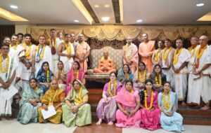 Harinam Deeksha Ceremony : गुरु पूर्णिमा पर गुप्त वृंदावन धाम में ऐतिहासिक ऋत्विक प्रणाली के माध्यम से संपन्न हुआ हरिनाम दीक्षा समारोह ?