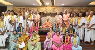 Harinam Deeksha Ceremony : गुरु पूर्णिमा पर गुप्त वृंदावन धाम में ऐतिहासिक ऋत्विक प्रणाली के माध्यम से संपन्न हुआ हरिनाम दीक्षा समारोह ?