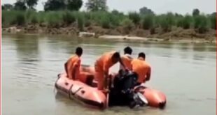 No clue so far :  गंभीर नदी की लहरों में गुम हो गया एक पिता भैंसें लौट आईं, लेकिन हिम्मत सिंह का अब तक कोई पता नहीं ?