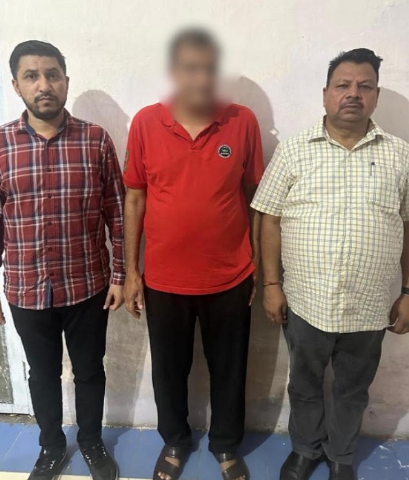 3 lakh rupees cash recovered : पलवल के सीएमओ डॉ. जय भगवान रिश्वत लेते रंगे हाथ गिरफ्तार, 3 लाख रुपए नकद बरामद ?