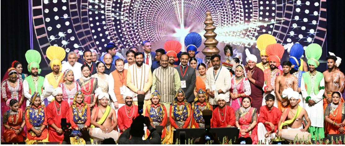 Chandigarh : राष्ट्रीय सम्मेलन में सांस्कृतिक संध्या ने बिखेरे भारतीय रंग, हरविन्द्र कल्याण, ओम बिरला और सीएम सैनी रहे मौजूद ?