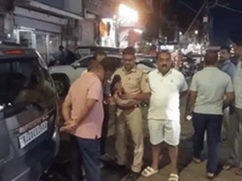 Robbed at knife point : कोटा में दिनदहाड़े 90 लाख की लूट : स्कूटर से जेवर ले जा रहे कर्मचारी को गिराया, चाकू दिखाकर लूटा