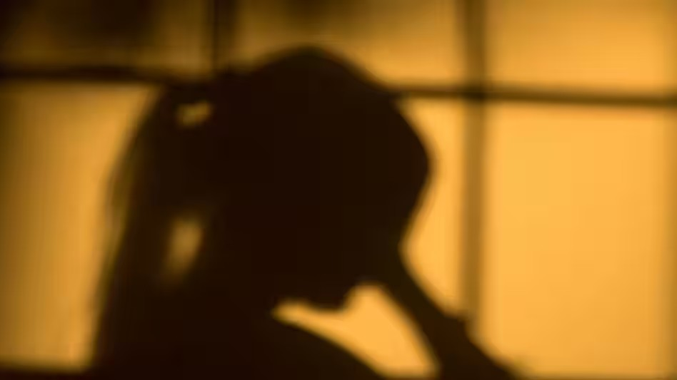 The 5 Year Old Innocent Was Not Sleeping: सो नहीं रही थी 5 साल की मासूम, मुंबई के मानखुर्द में एक पिता ने 5 साल की बेटी को बेरहमी से पीटा और सिगरेट से जलाया। पुलिस ने मामला दर्ज कर जांच शुरू की और बच्ची की सुरक्षा सुनिश्चित की।