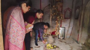 Jiladhikari daw Dinesh Chandra:द्वारा बदलापुर में पीली नदी पर खुदाई के कार्य का औचक निरीक्षण किया किया गया