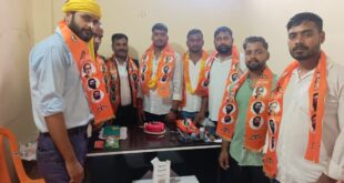 cal dinank 1 July kerakat tahsil:के पदाधिकारी गोलू गिरी का जन्म दिवस अवतरण दिवस पर जिला कार्यालय शिव सेना पार्टी पर जन्म दिवस मनाया गया
