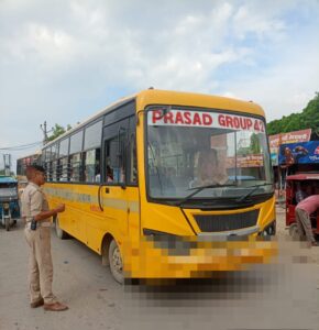 yatayat police vah:सम्भागीय परिवहन विभाग जौनपुर की संयुक्त टीम द्वारा यातायत नियमो का पालन न करने वालो के विरुद्ध प्रवर्तन की करवाई