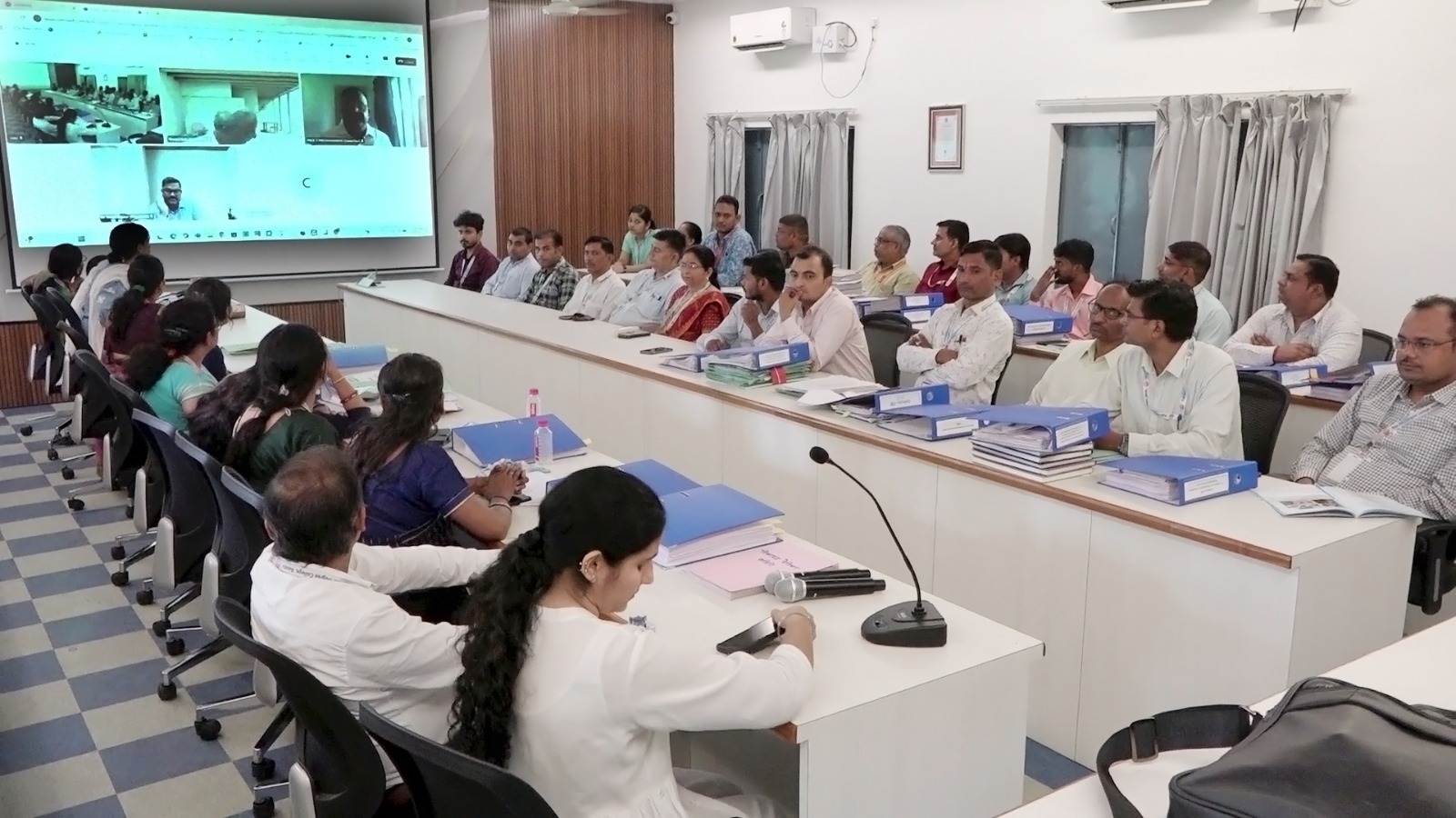 Roti Bank Women Team : रोटी बैंक महिला टीम के द्वारा सैकड़ों मरीजों को फल,बिस्किट आदि का हुआ वितरण ?