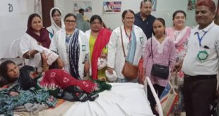 Roti Bank Women Team : रोटी बैंक महिला टीम के द्वारा सैकड़ों मरीजों को फल,बिस्किट आदि का हुआ वितरण ?