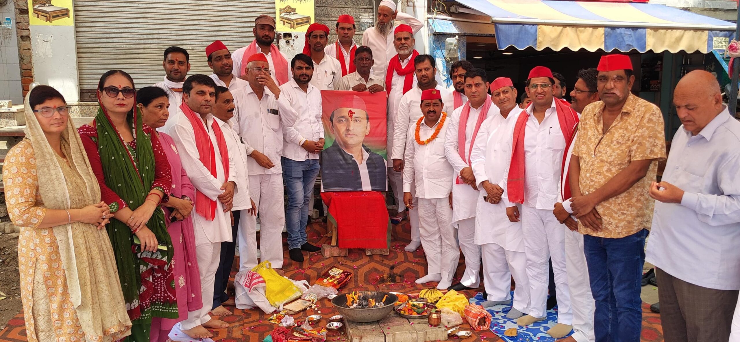 Resolved To Make Him Chief Minister: समाजवादी पार्टी हापुड़ कार्यालय पर अखिलेश यादव का 52वां जन्मदिन धूमधाम से मनाया गया।