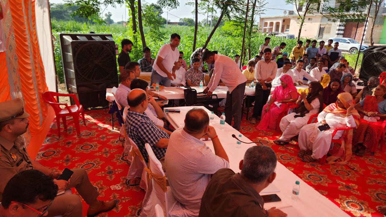 Organizing a public meeting : जिलाधिकारी की अध्यक्षता में विकासखंड सिंभावली के ग्राम पंचायत बंगोली में जन चौपाल का आयोजन ?