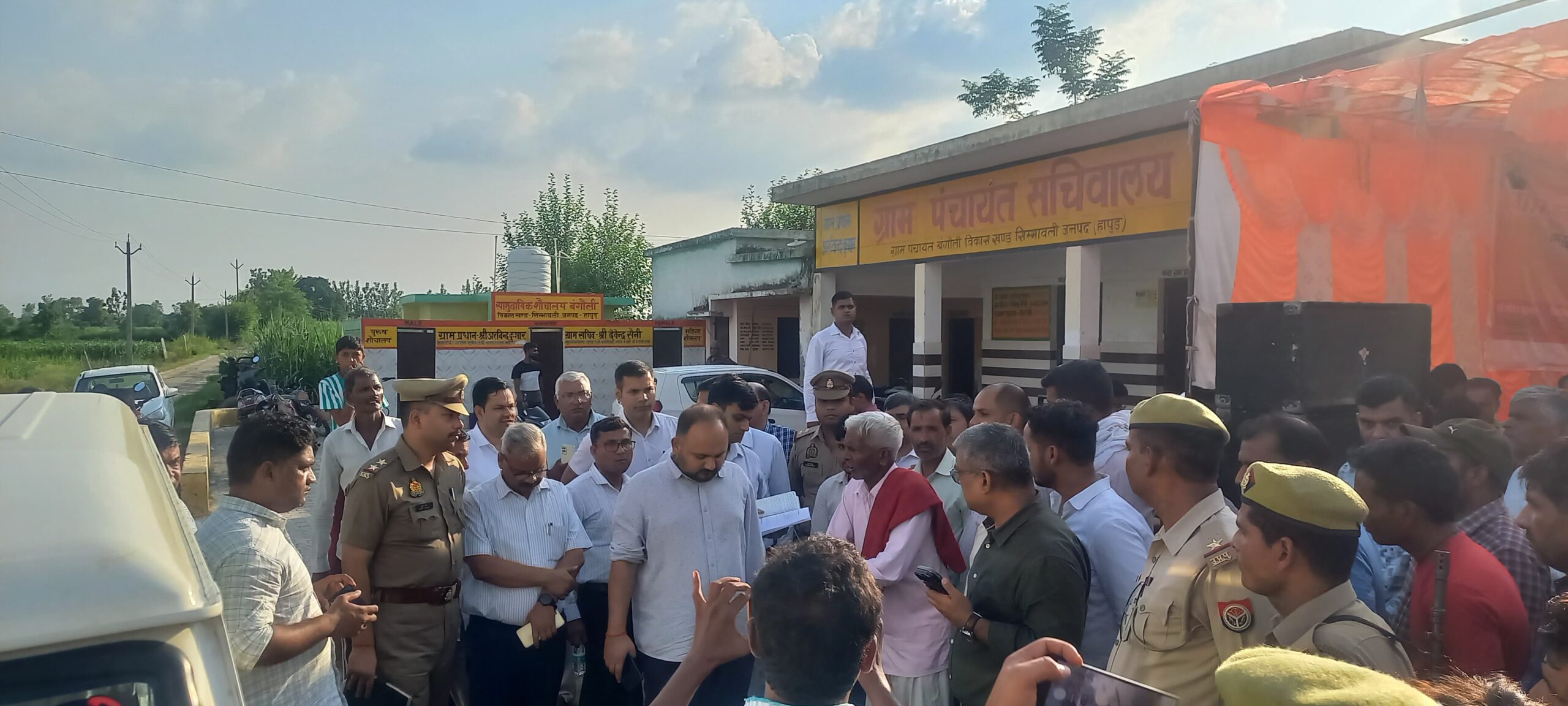Organizing a public meeting : जिलाधिकारी की अध्यक्षता में विकासखंड सिंभावली के ग्राम पंचायत बंगोली में जन चौपाल का आयोजन ?