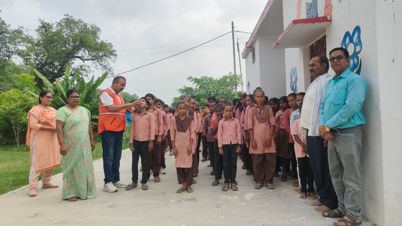 Awareness raised about cleanliness : बरसाती रोगों से बचाव हेतु बड़नपुर में 406 बच्चों को दी गई होमियोपैथिक दवा, स्वच्छता के प्रति किया गया जागरूक ?