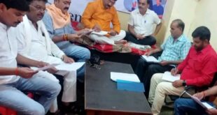 District President Kallu Singh Rajput : डा मुख़र्जी के जन्मदिन की योजना बैठक करते जिलाध्यक्ष कल्लू सिंह राजपूत ?