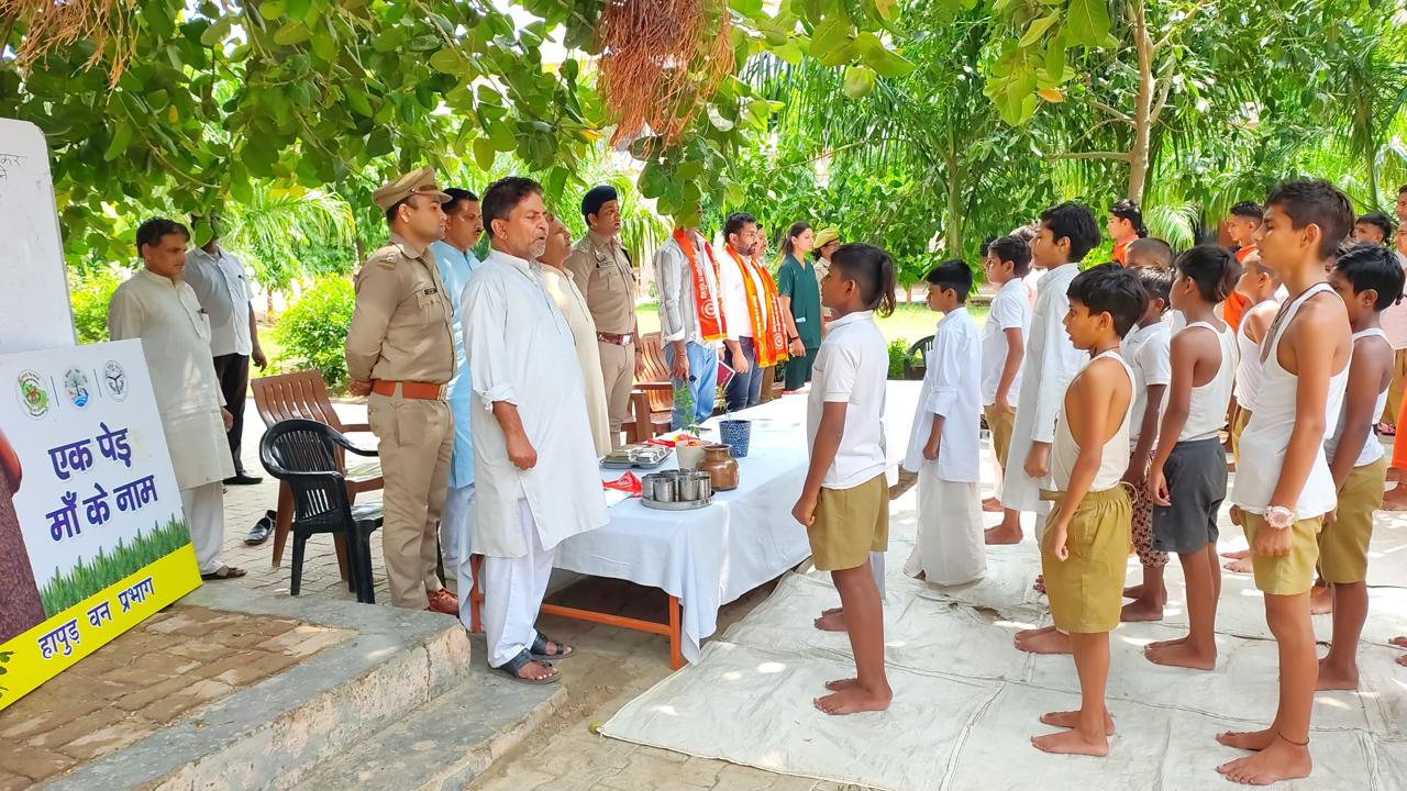 Awareness campaign :वन महोत्सव 2025: हापुड़ के ततारपुर गुरुकुल में वृक्षारोपण के साथ पर्यावरण संरक्षण का उत्सव और जागरूकता अभियान ?