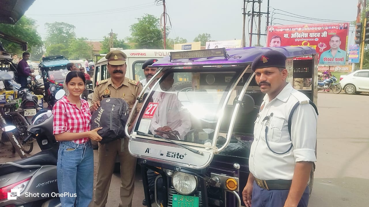 Superintendent of Police Mr. Palash Bansal : प्रभारी यातायात संजय मिश्रा की तत्परता से खोया बैग हुआ बरामद ?