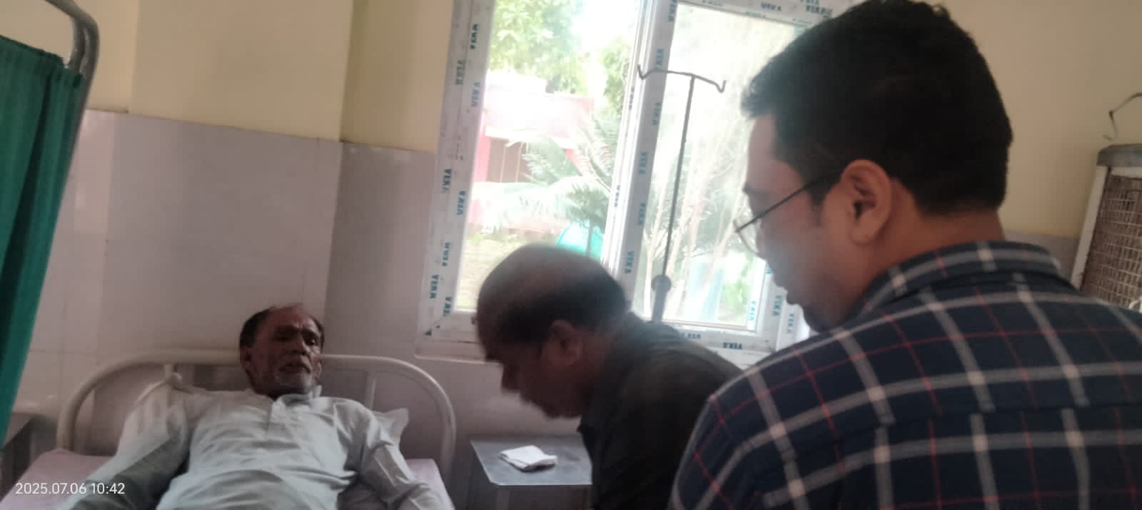 The inspector obtained the information: फूड प्वाइजनिंग की चपेट में आये मरीजों से मिलकर फ़ूड इंस्पेक्टर ने ली जानकारी ?