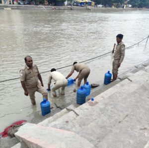 Convenience for the pilgrims : गाजियाबाद पुलिस ने कांवड़ियों की सहूलियत हेतु थानों में पवित्र गंगाजल उपलब्ध कराने की पहल की ? 