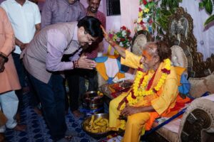 Prayer for the welfare of the people : राज्यमंत्री नरेंद्र शिवाजी पटेल ने गुरुओं से लिया आशीर्वाद, जनकल्याण हेतु की प्रार्थना ? 