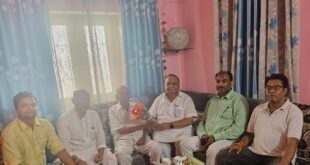 Blessings of Moolchand Sharma: कांग्रेस जिलाध्यक्ष राकेश त्यागी ने लिया वरिष्ठ कांग्रेसी पंडित मूलचंद शर्मा का आशीर्वाद, फूलों का बुके देकर किया सम्मानित ?