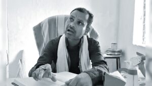 Hits the stone : महिला शिक्षक को पीटा छात्रों की आए दिन करता है धुनाई शिकायत लेकर पहुंचे माता-पिता को भी मारता है पत्थर ?