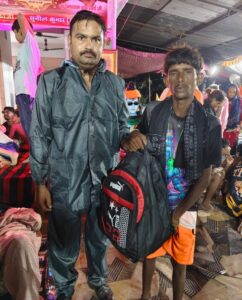 Thanks to police : थाना पुरकाजी पुलिस द्वारा लौटाया गया शिव भक्त श्रद्धालु का खोया हुआ बैग, श्रद्धालु ने किया पुलिस का धन्यवाद ?