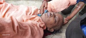 Elderly female monk : चामुंडा मंदिर सिमरौली थाना बाबूगढ़ में कल शाम यह बुजुर्ग महिला साधु कहीं से चलकर आकर ठहरी