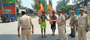 Performing the duty : अपराधियों को शिकस्त देने वाली मुजफ्फरनगर पुलिस इंसानियत का भी फर्ज निभा रही ?