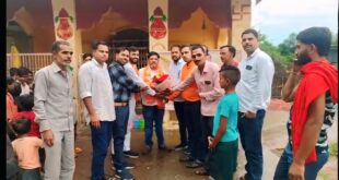 Congratulations to the workers : विधायक विष्णु खत्री की वर्षगांठ पर स्कूली सामग्री वितरण, जनप्रतिनिधियों व कार्यकर्ताओं ने दी शुभकामनाएं