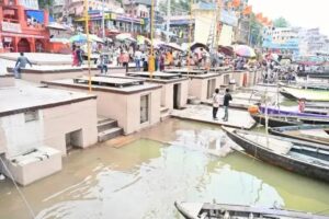 Danger in the areas : वाराणसी में गंगा में उफान, चेतावनी बिंदु के करीब पहुंचा जलस्तर, तटवर्ती इलाकों में खतरा