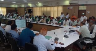 Officer : किसानो की समस्याओं का निस्तारण अधिकारी प्राथमिकता पर करें : जिलाधिकारी