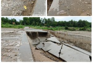 Nearby raft flow : नदी का रफ्टा बहने से आवागमन बाधित, मोहण्ड रौ में गणेशपुर के समीप रफ्टा बहा