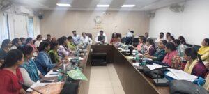 Surprise inspection : जिलाधिकारी डॉ. दिनेश चंद्र ने किया CMHO कार्यालय का औचक निरीक्षण ? 
