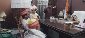 Meeting with the district officer : अखिल भारतीय ब्राह्मण महासभा के पदाधिकारियों की पुलिस क्षेत्राधिकारी से मुलाकात ? 