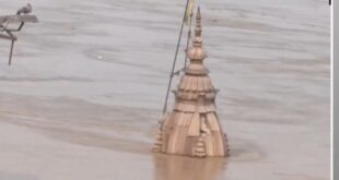 Submerged temple on the ghat : वाराणसी में गंगा नदी का जलस्तर बढ़ा, मणिकर्णिका घाट पर डूबा मंदिर ?