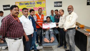 Blood loss : जिला अस्पताल में रक्त की कमी को लेकर रेडक्रॉस द्वारा रक्तदान शिविर आयोजित किया गया