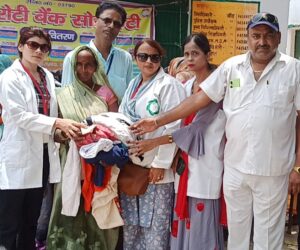 Benefited by making aware : बाँदा रोटी बैंक ने ब्रम्हाडेरा में राहत सामग्री बांटी, ग्रामीणों को जागरूक कर किया लाभान्वित
