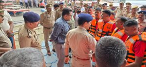 Kanwar Yatra in Brajghat : गढ़मुक्तेश्वर ब्रजघाट में कांवड़ यात्रा की तैयारियों का निरीक्षण मंडलायुक्त और डीआईजी ने दिए कड़े निर्देश ? 