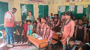 Medicine given to children : बरसात में बीमारियों से बचाव हेतु होमियोपैथिक औषधि वितरण अभियान, 228 बच्चों को दी गई दवा ?