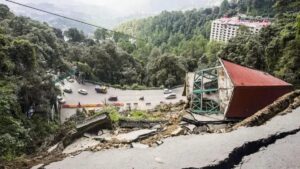 383 roads closed : मानसूनी बारिश का कहर हिमाचल में जारी, 135 लोगों की मौत, 383 सड़कें बंद ?