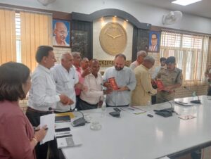 Solution worked out : पेंशनर्स समाधान दिवस का आयोजन हापुड़ में वरिष्ठ नागरिकों की समस्याओं का हुआ समाधान ? 