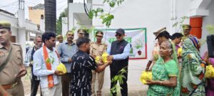 Nutrition Campaign : जिलाधिकारी की पहल से कलेक्ट्रेट परिसर में सहजन (मोरिंगा) पौधे का वितरण, एक स्वास्थ्य और पोषण अभियान
