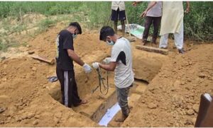 Removed dead body : बागपत के पलड़ा गांव में प्रेम संबंध में मौत की सनसनीखेज घटना: कब्र से निकाला शव ? 