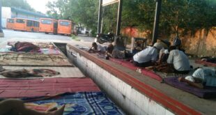 Sitting on a dharna : बिना सूचना बंद किए गए बस डिपो, कर्मचारियों की हालत बदतर, वेतन और हक़ की लड़ाई के लिए बैठे धरने पर ?