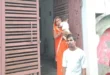 The pleading husband : किश्त दो, पत्नी ले जाओ लोन नहीं चुकाया तो बैंकवाले उठा ले गए बीवी, घंटों तक गिड़गिड़ाता रहा पति ?