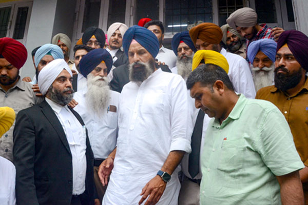 Sent to Nabha Jail : पंजाब के पूर्व मंत्री बिक्रम सिंह मजीठिया को 14 दिन की न्यायिक हिरासत, नाभा जेल भेजा गया ?